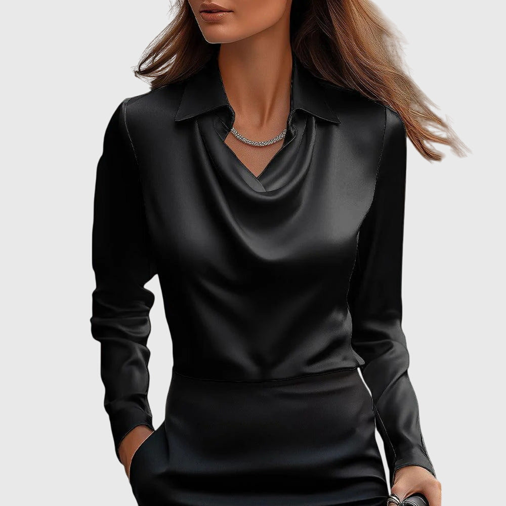 JULIA™ | Blus med lyxig glans och veckad halsringning