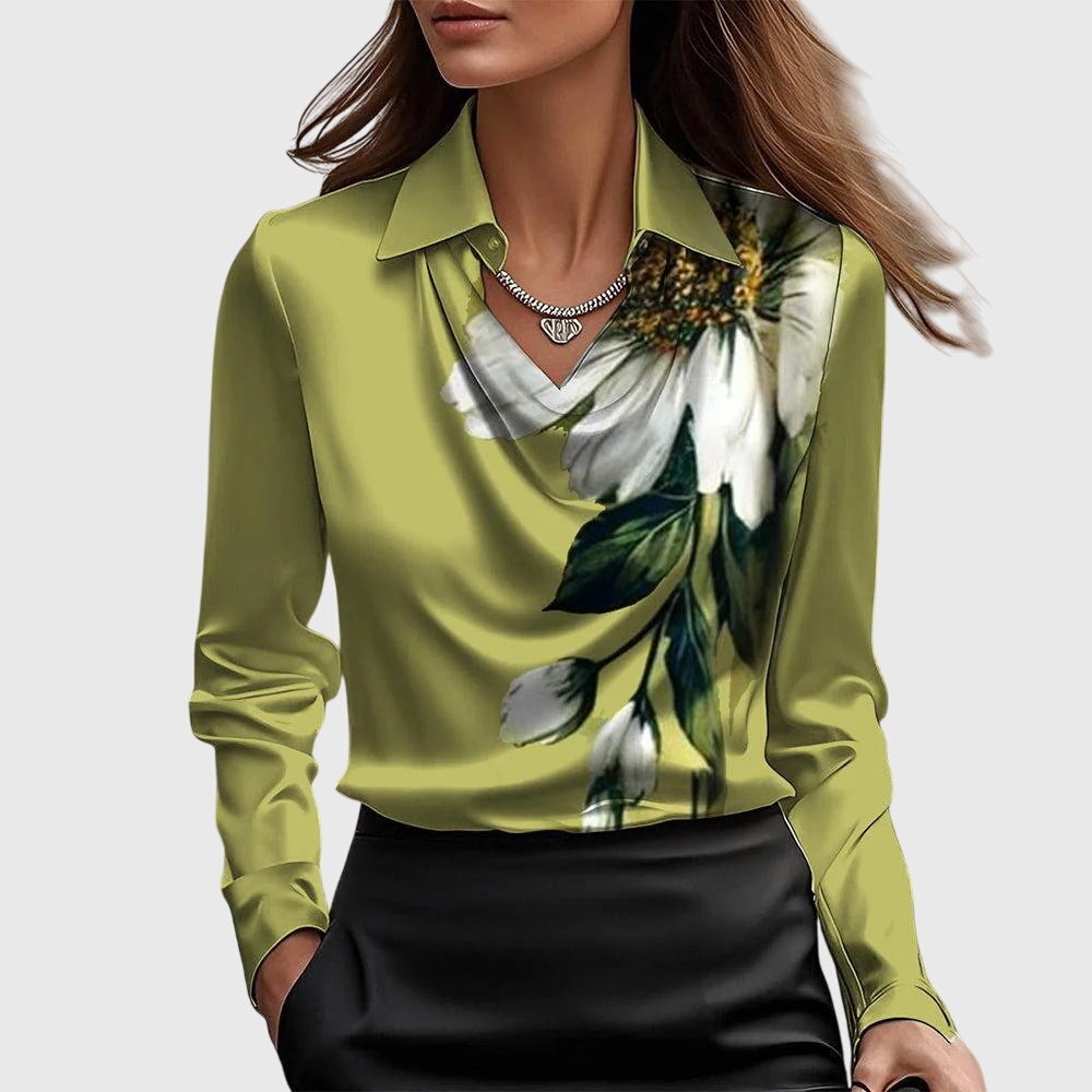 JULIA™ | Blus med lyxig glans och veckad halsringning