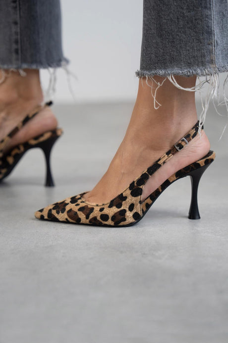 LEONORE™  | Stiliga spetsiga pumps med leopardmönster